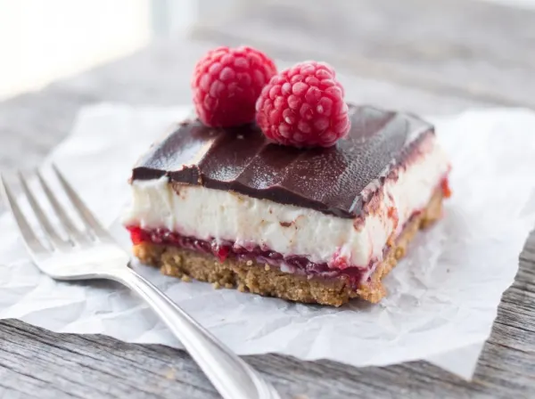 No Bake Raspberry Cheesecake Bars with Chocolate Drizzle